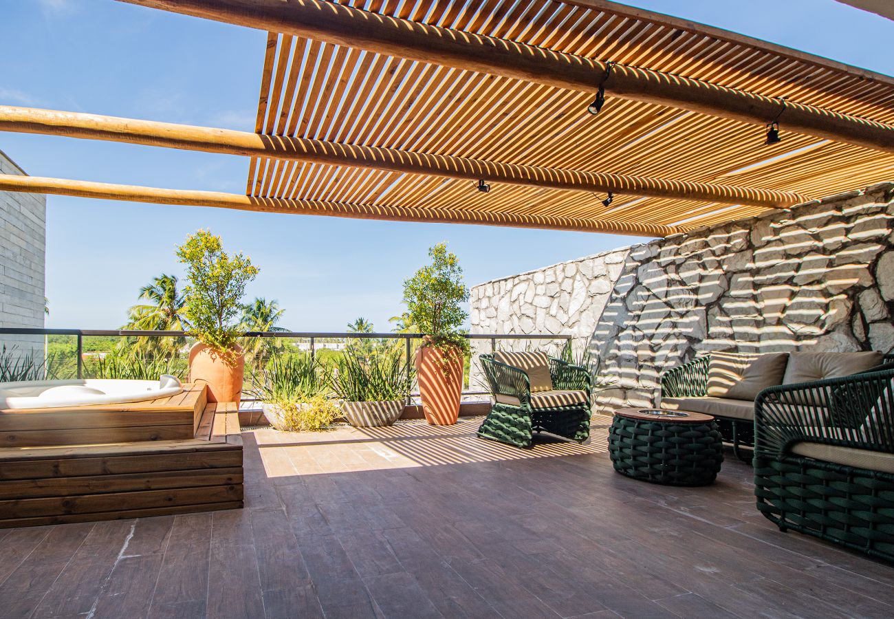 House in Porto de Pedras - Three-story house with 3 en-suite bedrooms, swimming pool and hot tub for up to 12 people