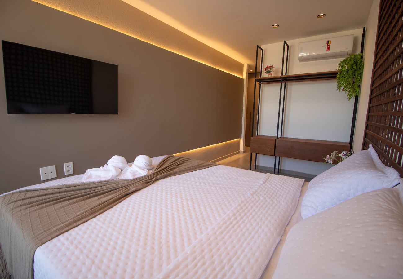 House in Porto de Pedras - Three-story house with 3 en-suite bedrooms, swimming pool and hot tub for up to 12 people