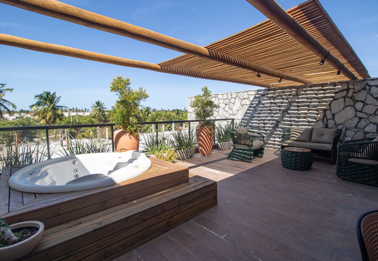 House in Porto de Pedras - Three-story house with 3 en-suite bedrooms, swimming pool and hot tub for up to 12 people