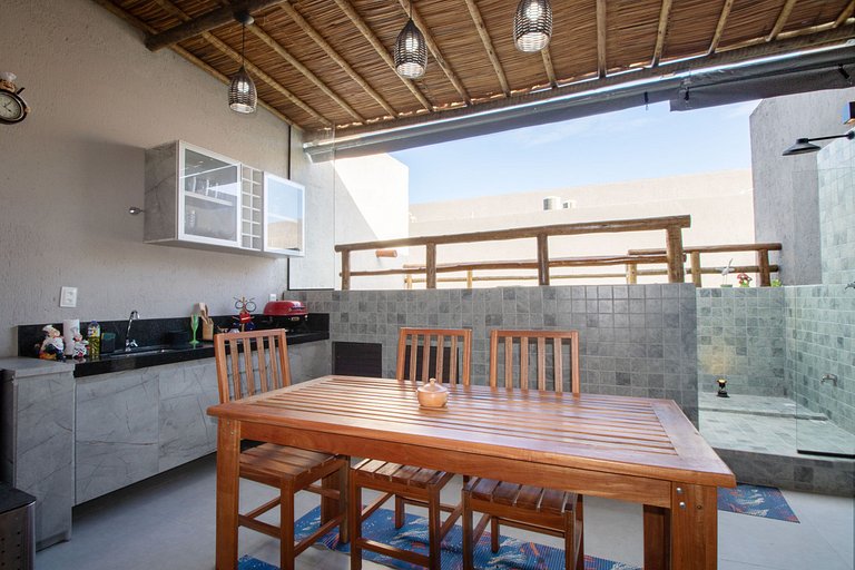 Casa Com Área Gourmet a 250m da Praia