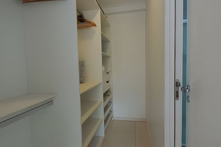 Apartamento en un Condominio Frente a la Playa.