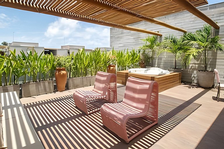 House with 3 Suites, Pool and Hot Tub for up to 9 People by