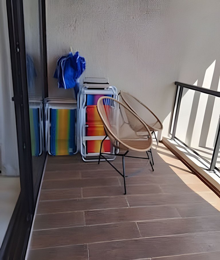 Duplex em Condomínio à 150m da praia para 06 pesso