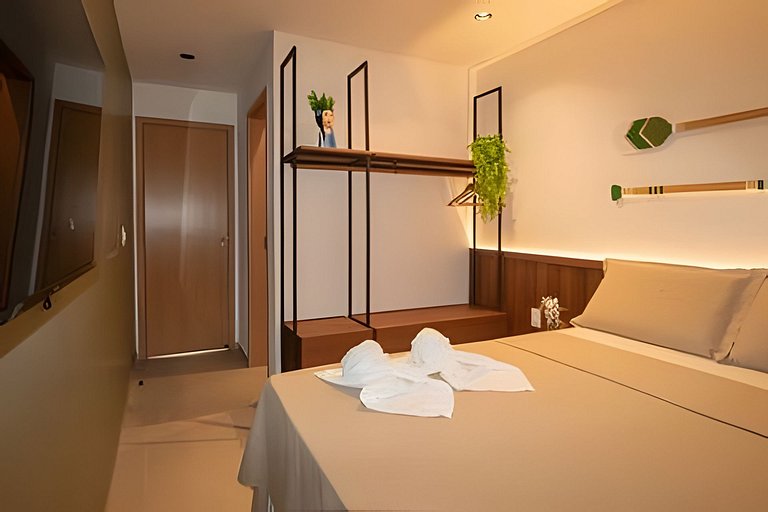 Triplex with 3 suites, pool and hot tub for up to 12 people