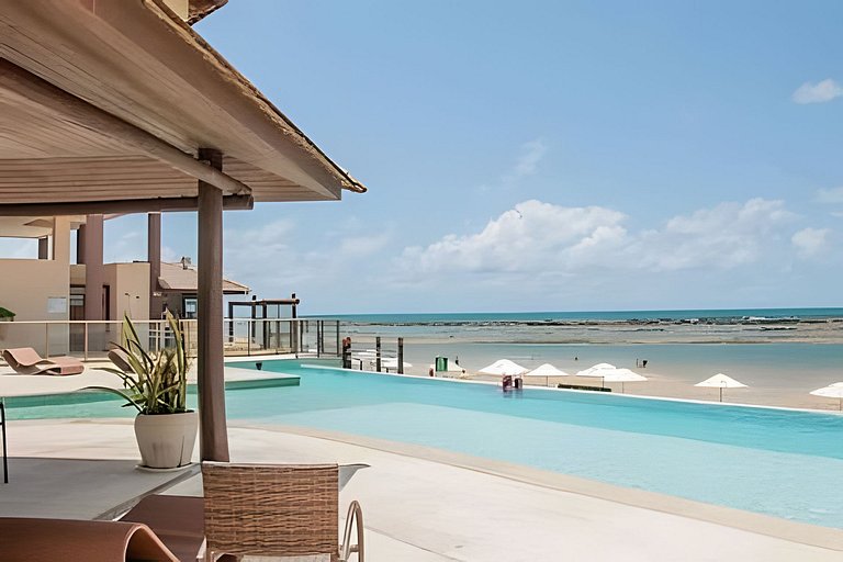 Apartamento frente a la playa en un condominio con