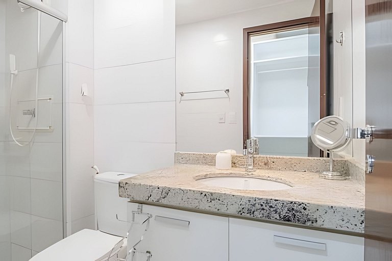 Apartamento Cond Pé na Areia com Varanda