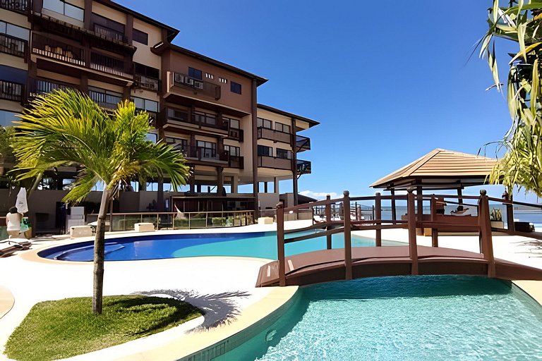 Apartamento Cond Pé na Areia com Varanda