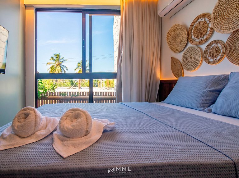 Triplex with 3 suites, pool and hot tub for up to 12 people