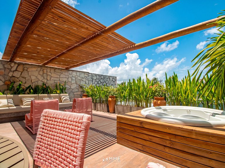 House with 3 Suites, Pool and Hot Tub for up to 9 People by